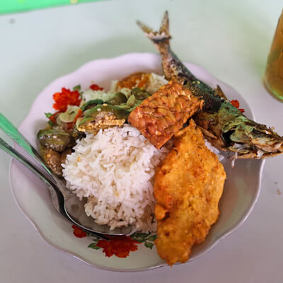 インドネシア大衆食ナシチャンプル